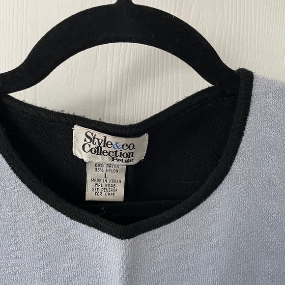 Blue and black sleeveless top - Picture 3 of 3